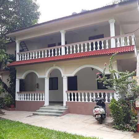 Agnelo'S Holiday Homes 坎多林 外观 照片