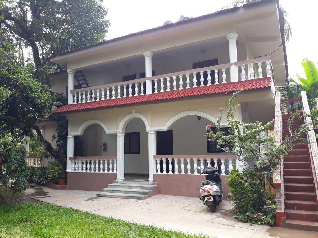 Agnelo'S Holiday Homes 坎多林 外观 照片